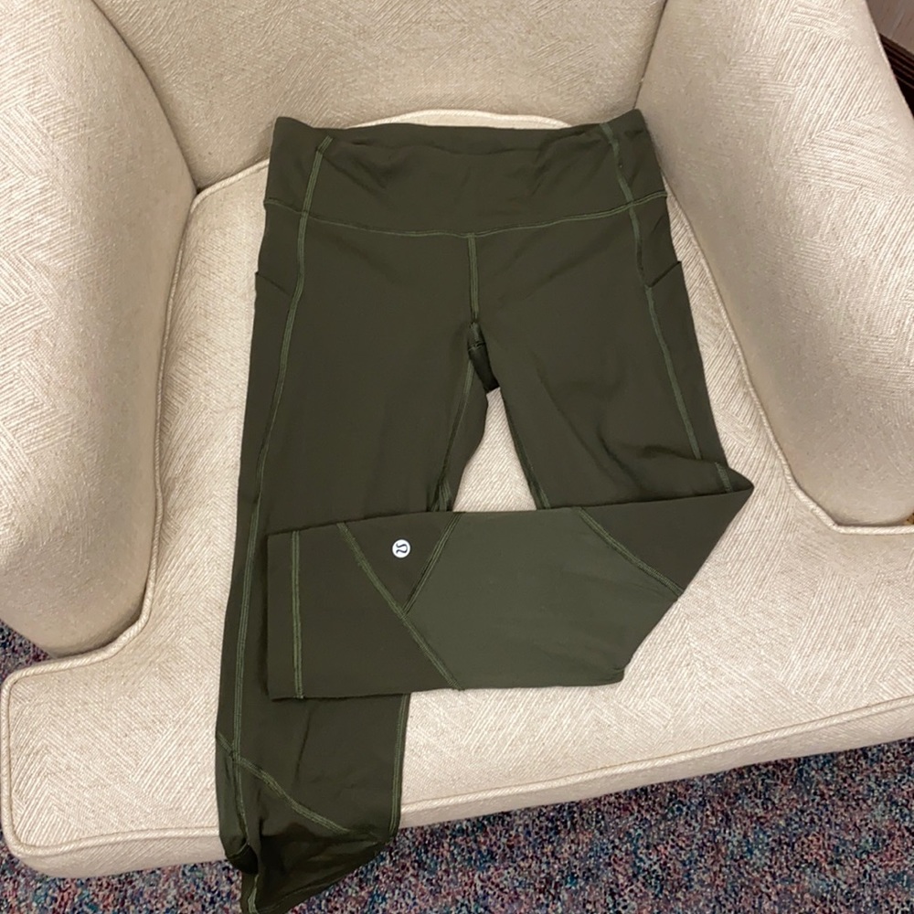Lululumon leggings size 6